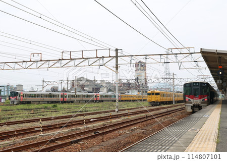 【JR西日本】227系500番台と115系と227系0番台（山陽本線：糸崎駅） 114807101