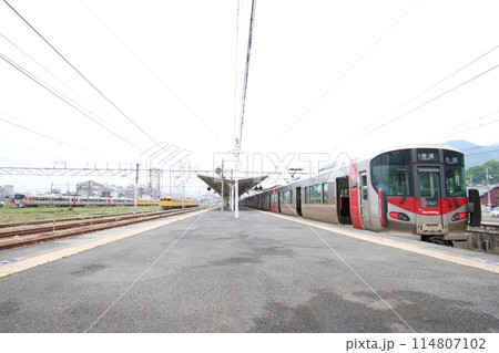 【JR西日本】227系500番台と115系と227系0番台（山陽本線：糸崎駅） 114807102