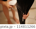 シャワーを浴びる女性 114811266