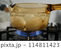 油で汚れたガスコンロ・ゆで卵 114811423