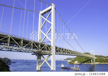 本州と九州を繋ぐ関門橋 本州と九州を繋ぐ関門橋 114811489