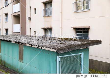 団地の駐輪場 114811938