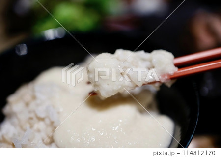 麦とろご飯を食べる 114812170