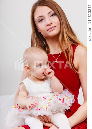Beauty mother with toddler Beauty mother with toddler 114813253