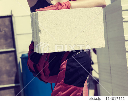Woman working with airbricks 114817521