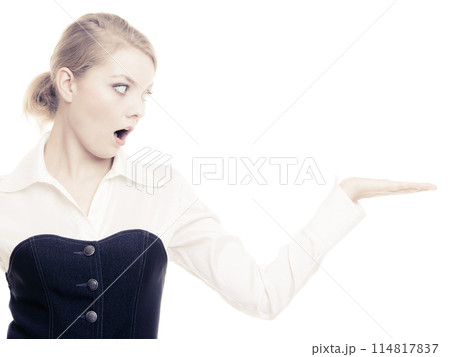 Ad. Businesswoman showing blank copy space 114817837