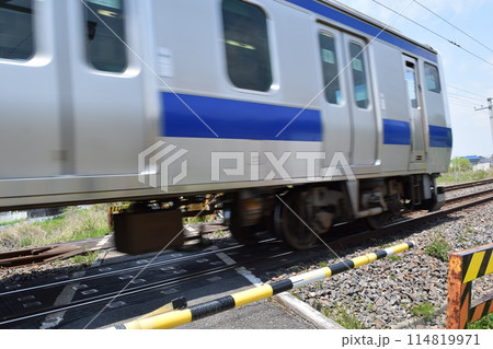 鉄道線路の踏切 鉄道線路の踏切 114819971