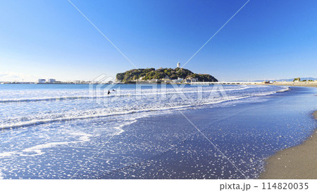 湘南の海とサーファー 114820035