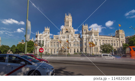 Cibeles fountain and traffic at Plaza de Cibeles in Madrid timelapse hyperlapse, Spain 114820167