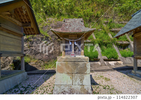 春の島根県松江市の加賀神社(かかじんじゃ)の境内にある神社(恵比寿神社) 114822307