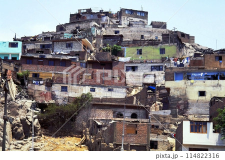南米ペルー・リマ市内のスラム街 南米ペルー・リマ市内のスラム街 114822316