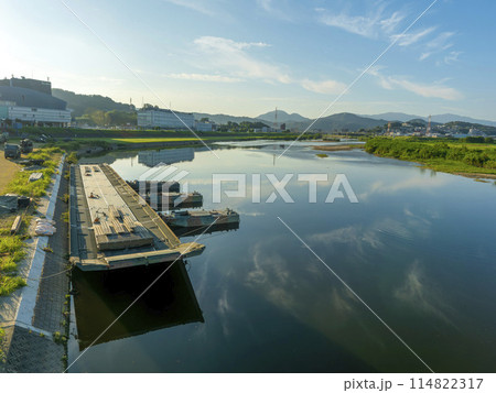 大和川に浮かぶ陸上自衛隊の92式浮橋 114822317