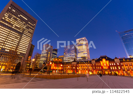 東京駅夜景 114822545