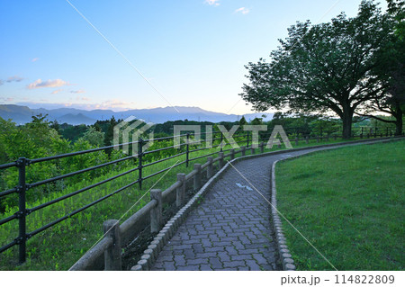 武尊山 三峰山 赤城高原SA 遊歩道 早朝の風景 武尊山 三峰山 赤城高原SA 遊歩道 早朝の風景 114822809