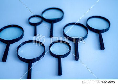 何本かの黒いルーペ 114823099