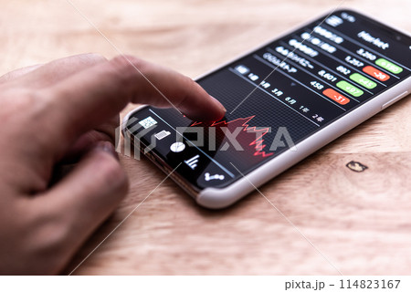 スマートフォンの画面 スマートフォンの画面 114823167