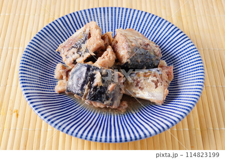 鯖の缶詰 114823199