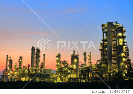 【愛媛県】太陽石油コンビナートの夜景 114823717