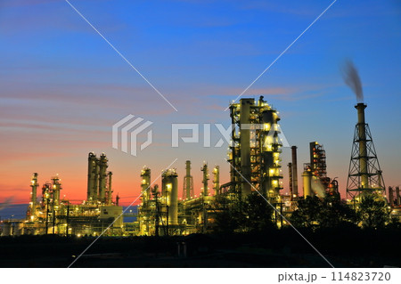 【愛媛県】太陽石油コンビナートの夜景 114823720