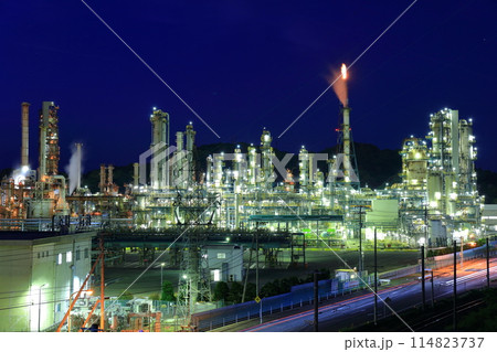 【愛媛県】太陽石油コンビナートの夜景 114823737