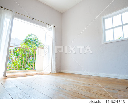 明るい部屋 114824248