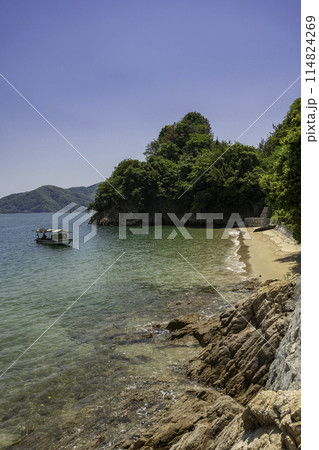 因島　因島大橋記念公園近くの砂浜　広島県尾道市 114824269