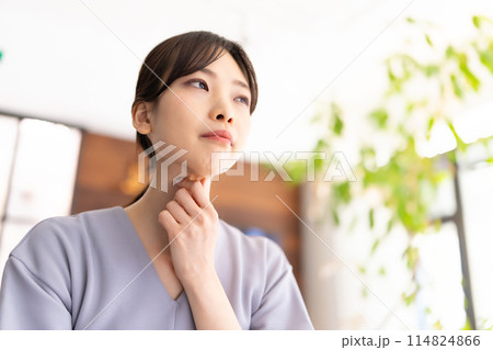 女性ポートレート 114824866