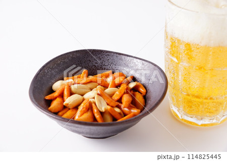 柿の種とビール 柿の種とビール 114825445