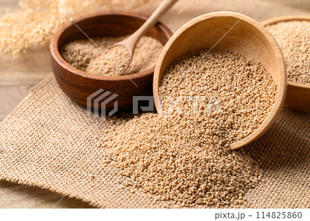 Brown quinoa seed in wooden bowl, Healthy food ingredient Brown quinoa seed in wooden bowl, Healthy food ingredient 114825860