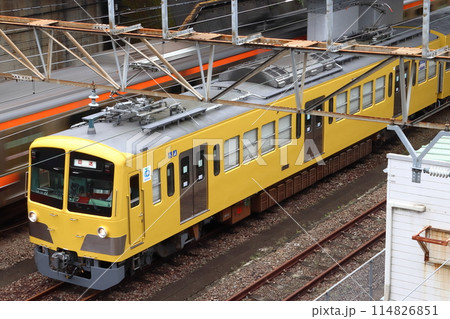 ［SI］牽引車として新秋津にて待機する西武鉄道新101系263編成 114826851