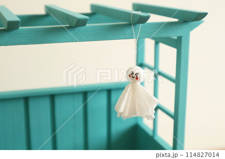 てるてる坊主とパーゴラ 114827014