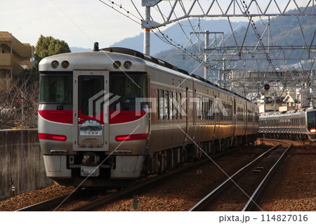JR神戸線を行く特急はまかぜ号（キハ189系増結運行：大阪⇔鳥取） 114827016