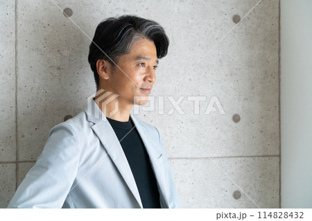 ミドル男性のポートレート ミドル男性のポートレート 114828432