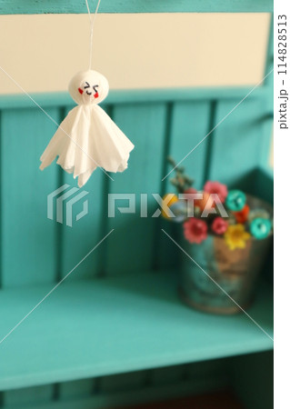 てるてる坊主とパーゴラとドライフラワー てるてる坊主とパーゴラとドライフラワー 114828513