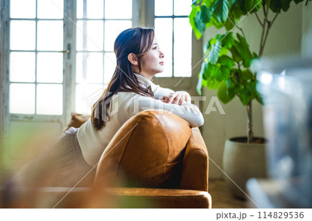 女性ポートレート 114829536