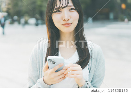 若い女性との連絡先交換 若い女性との連絡先交換 114830186