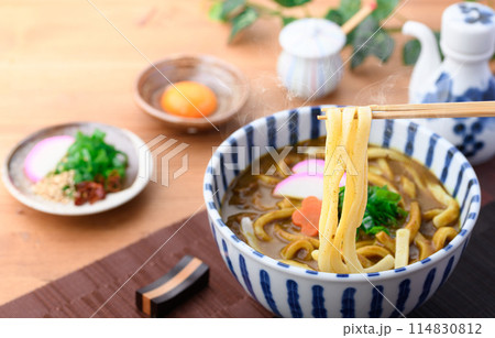 カレーうどん 極太麺 讃岐うどん カレーうどん 極太麺 讃岐うどん 114830812