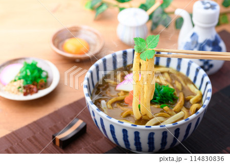 カレーうどん 極太麺 讃岐うどん カレーうどん 極太麺 讃岐うどん 114830836