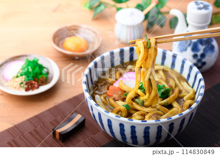 カレーうどん 極太麺 讃岐うどん カレーうどん 極太麺 讃岐うどん 114830849