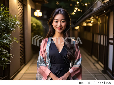 綺麗な着物を着ている女性 114831400