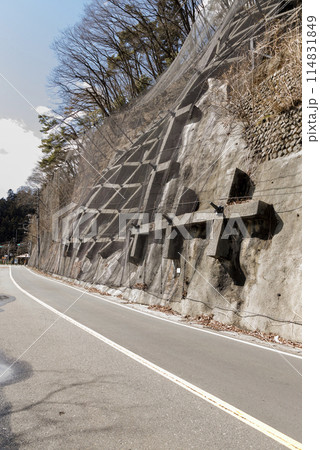 山間道路の崩壊土砂対策 山間道路の崩壊土砂対策 114831849