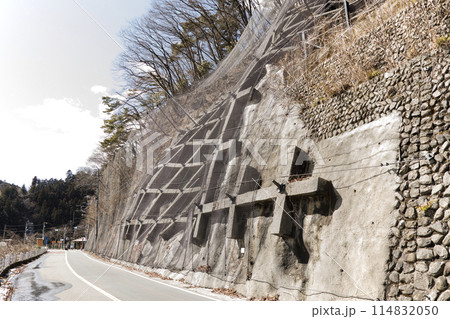 山間道路の崩壊土砂対策 山間道路の崩壊土砂対策 114832050
