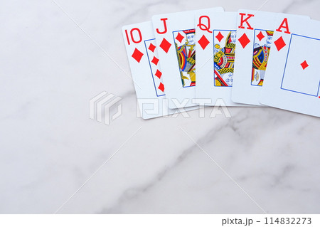トランプのポーカーゲームで最強のカード、ロイヤルストレートフラッシュ 114832273