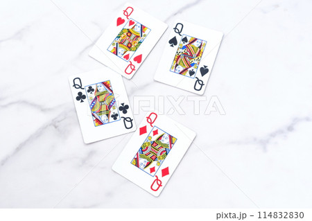 トランプのカード（4枚のクイーンのカード） 114832830