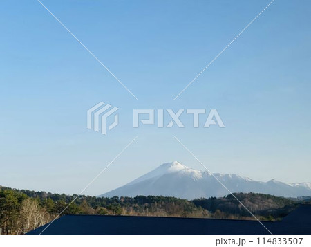 岩手山、冬のダイヤモンド冠雪のような美しい冬景色 岩手山、冬のダイヤモンド冠雪のような美しい冬景色 114833507