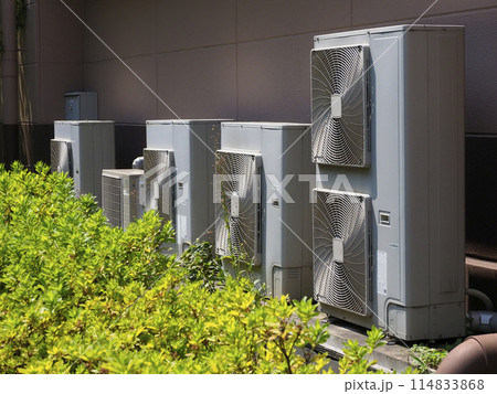 エアコンの室外機 114833868