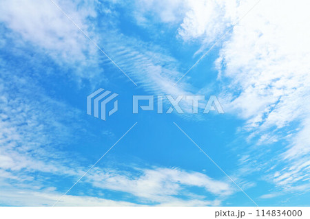 秋の青空と雲 秋の青空と雲 114834000