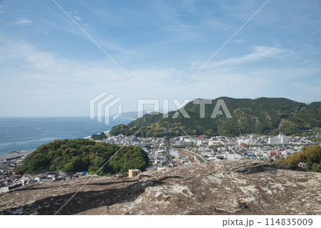 華城山山頂から熊野市街を望む 【三重県熊野市】 華城山山頂から熊野市街を望む 【三重県熊野市】 114835009