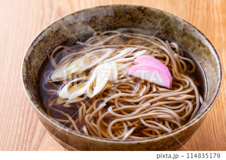 掛け蕎麦を食べる 114835179