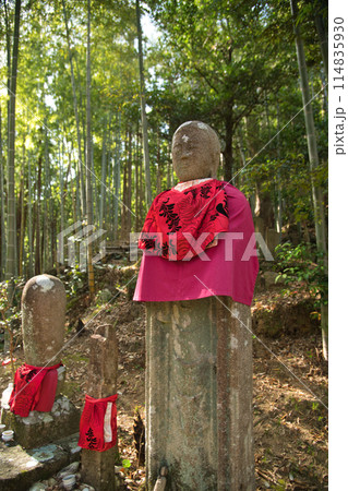 松本峠(伊勢古道)の地蔵尊　【三重県熊野市】 114835930